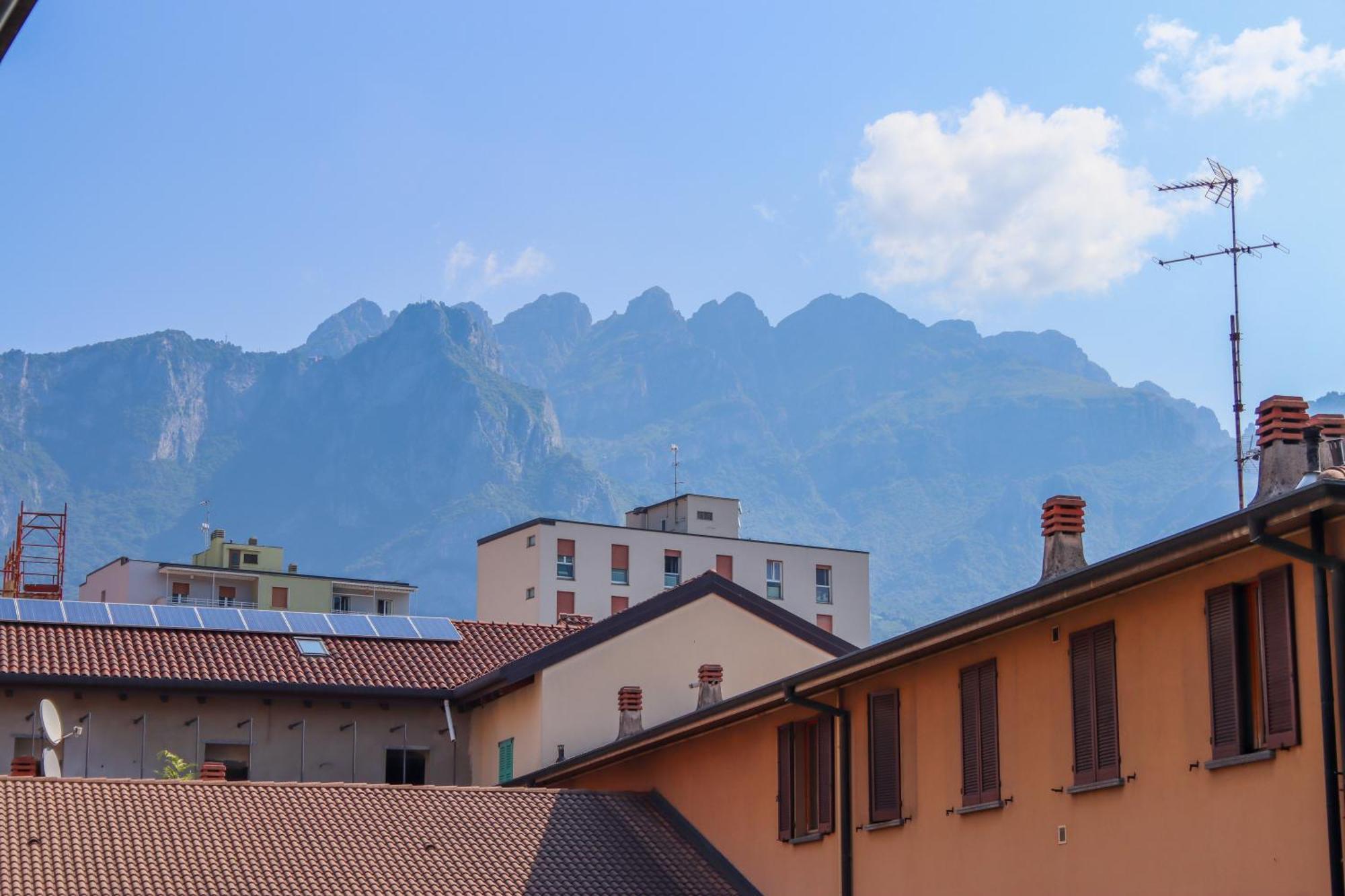 Casa Ardo Wifi & Free Parking In Lecco Center Apartment Exterior photo